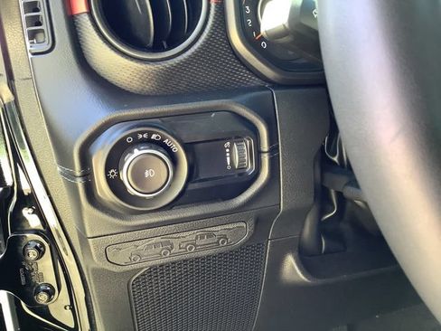 Used 2024 Jeep Wrangler Unlimited Rubicon w/ Technology Group AWD/4WD image 15