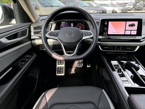 Used 2025 Volkswagen Atlas Peak Edition SE AWD/4WD image 5