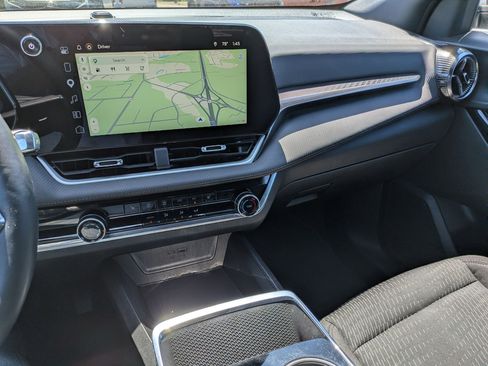 Used 2025 Chevrolet Equinox LT image 23