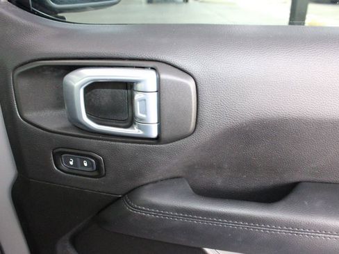 Used 2022 Jeep Wrangler Unlimited Sahara AWD/4WD image 40