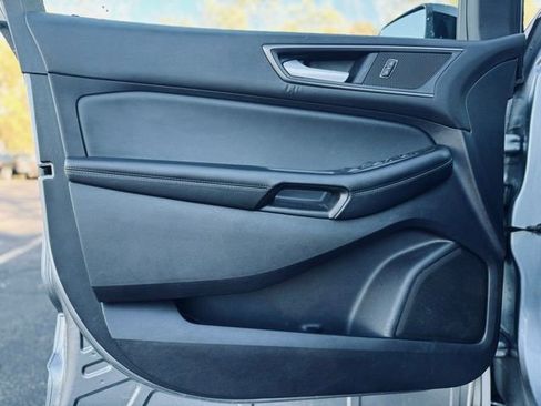 Used 2022 Ford Edge SE w/ Black Appearance Package image 12