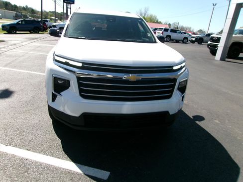 Used 2025 Chevrolet Traverse LT image 8