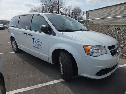 Used 2019 Dodge Grand Caravan SE w/ UConnect Hands-Free Group