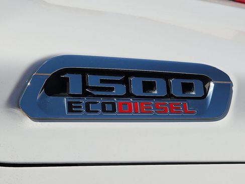 Used 2022 RAM 1500 Laramie AWD/4WD image 9