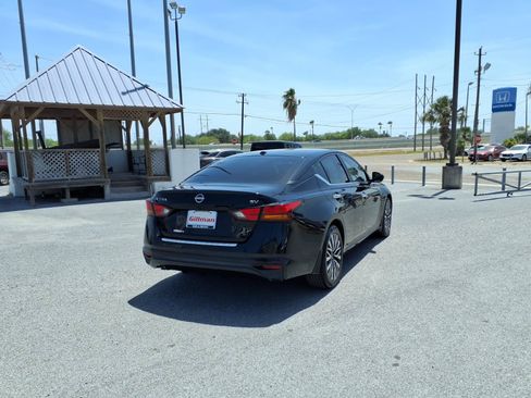 Used 2023 Nissan Altima 2.5 SV FWD image 8