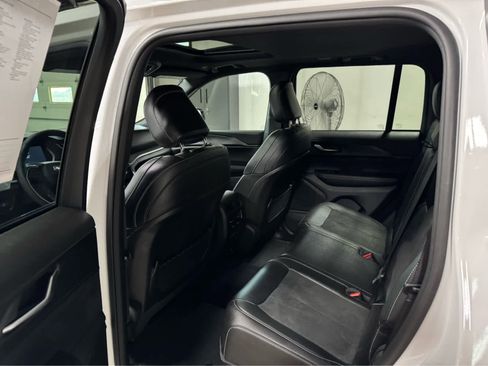 Certified 2024 Jeep Grand Cherokee Altitude image 13