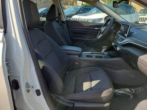 Used 2025 Nissan Altima 2.5 SV FWD image 20