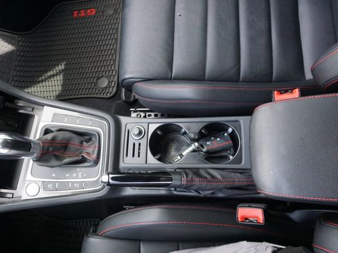 Used 2017 Volkswagen GTI SE FWD image 40