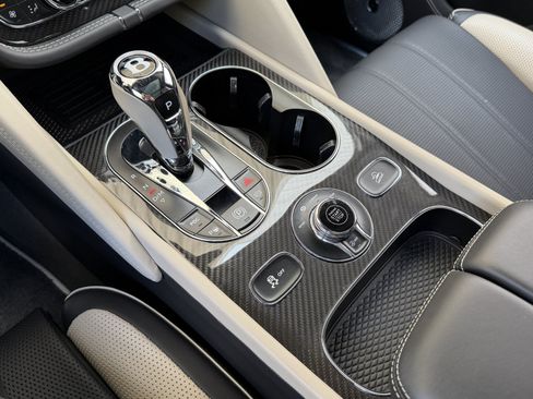 Used 2023 Bentley Bentayga AWD/4WD image 29