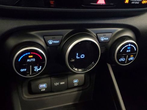 Used 2025 Hyundai Venue SEL FWD image 20