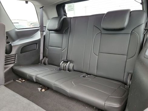 Used 2018 GMC Yukon SLT w/ Premium Edition AWD/4WD image 9