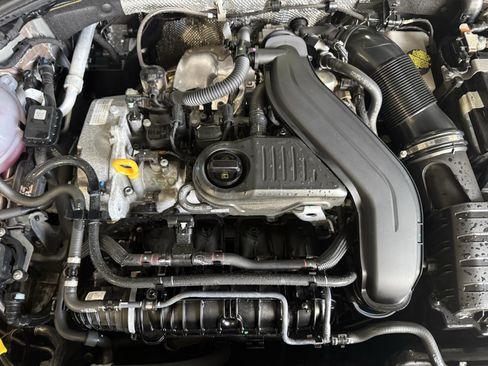 Used 2025 Volkswagen Jetta SE image 31