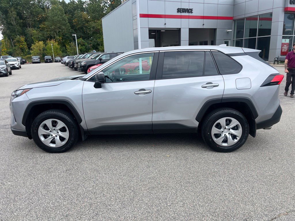 Used 2023 Toyota RAV4 LE AWD/4WD image 9