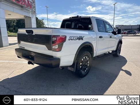 Used 2023 Nissan Titan PRO-4X w/ Pro-4x Convenience Package AWD/4WD image 8