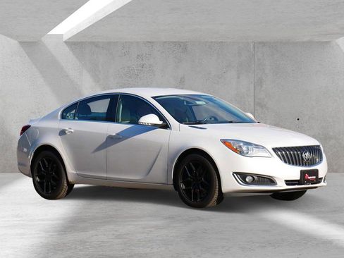Used 2016 Buick Regal AWD image 1