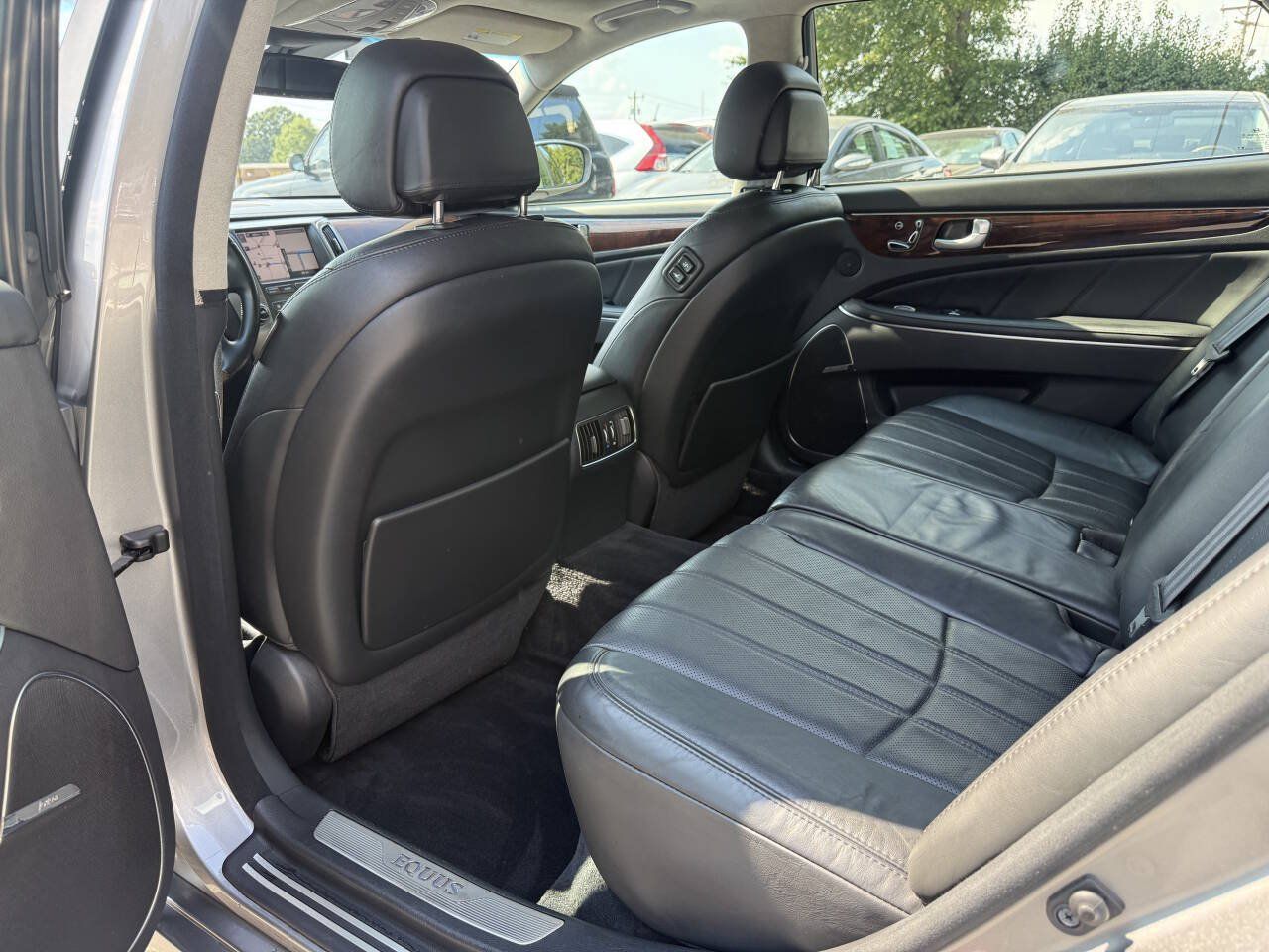 Used 2012 Hyundai Equus Signature RWD image 10