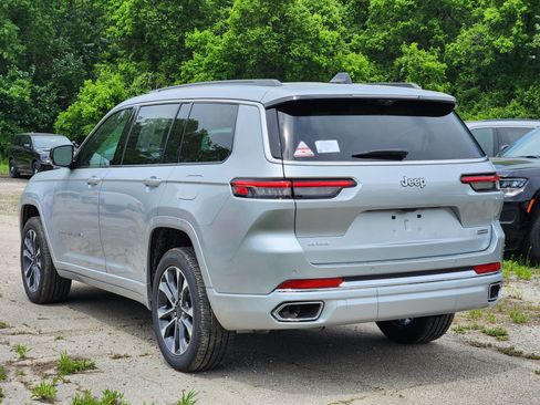 New 2025 Jeep Grand Cherokee L Overland w/ Luxury Tech Group IV image 2