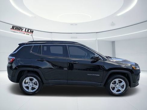 Used 2023 Jeep Compass Latitude w/ Convenience Group AWD/4WD image 2