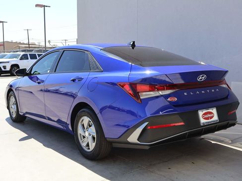 Used 2025 Hyundai Elantra SE FWD image 3