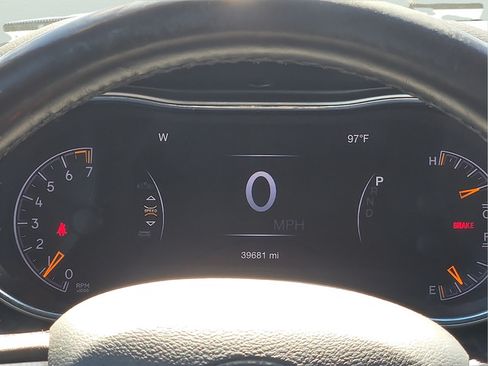 Used 2022 Jeep Grand Cherokee Laredo X RWD image 9
