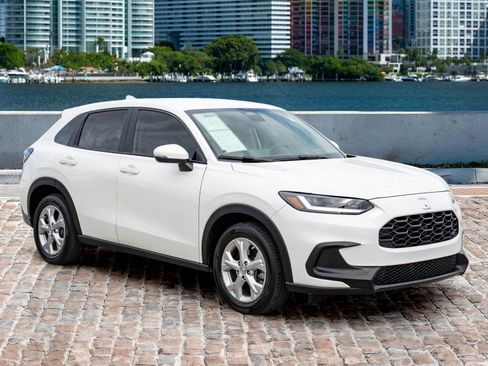 Certified 2023 Honda HR-V LX image 3