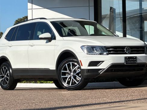Used 2021 Volkswagen Tiguan SE image 2