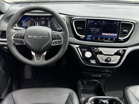 New 2026 Chrysler Pacifica Select image 11