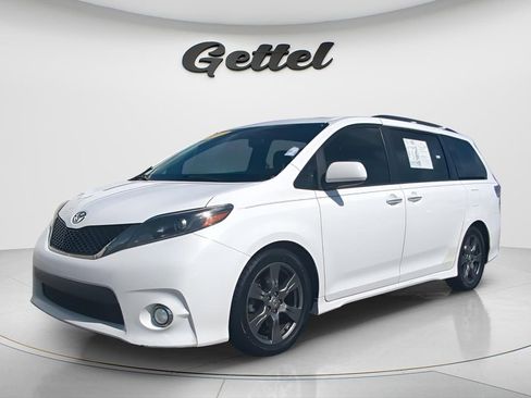 Used 2017 Toyota Sienna SE w/ SE Preferred Package image 1