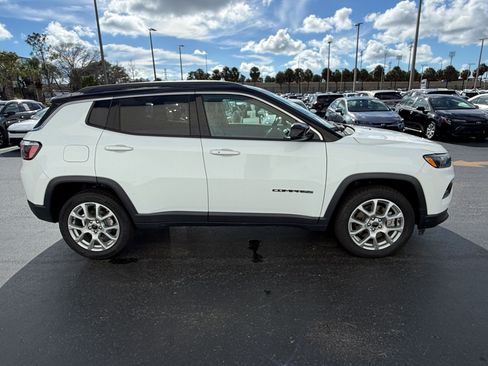 Used 2025 Jeep Compass Limited AWD/4WD image 8