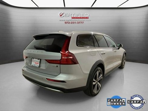 Used 2025 Volvo V60 B5 Cross Country Plus image 6