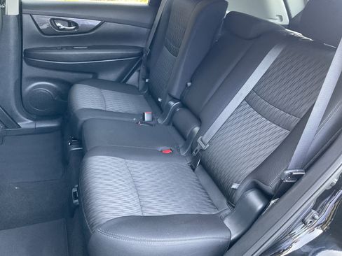 Used 2017 Nissan Rogue SV image 33