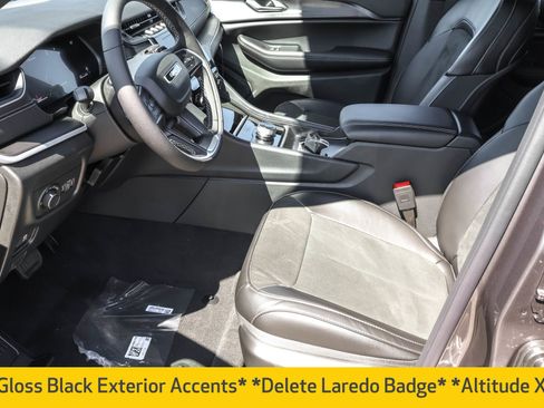 New 2025 Jeep Grand Cherokee Altitude AWD/4WD image 6