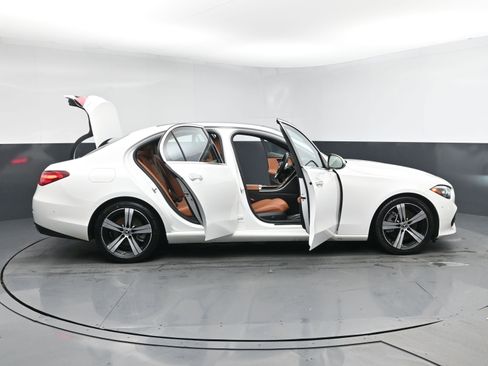 Used 2025 Mercedes-Benz C 300 4MATIC Sedan image 30