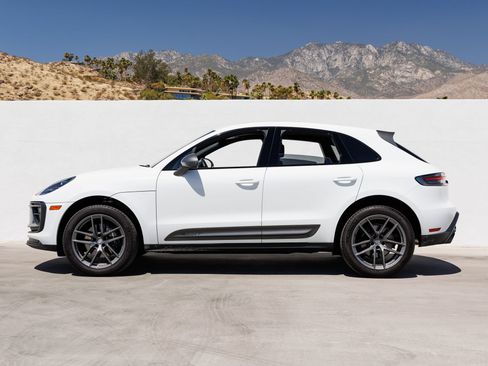 Certified 2025 Porsche Macan Turbo AWD/4WD image 2