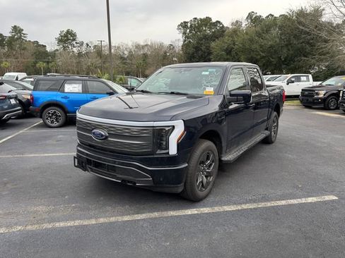 Used 2022 Ford F150 Lightning Lariat image 4