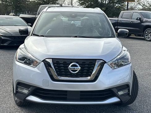 Used 2020 Nissan Kicks SR w/ SR Premium Package image 3