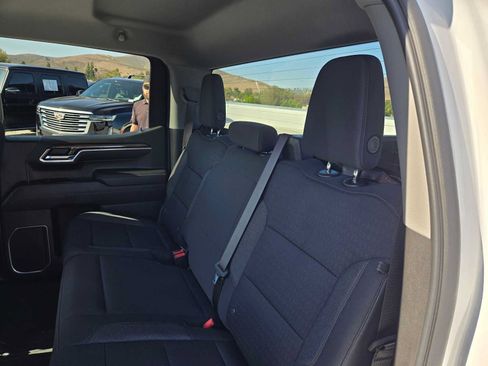 Used 2023 Chevrolet Silverado 1500 LT AWD/4WD image 17