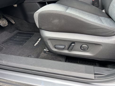Used 2023 Nissan Rogue SV AWD/4WD image 15