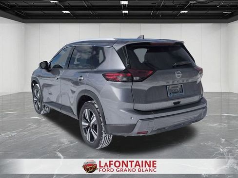 Used 2025 Nissan Rogue SL FWD image 3
