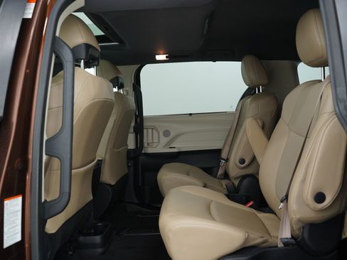 Used 2021 Toyota Sienna XLE w/ XLE Plus Package AWD/4WD image 20