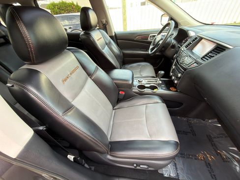 Used 2019 Nissan Pathfinder SL AWD/4WD image 32