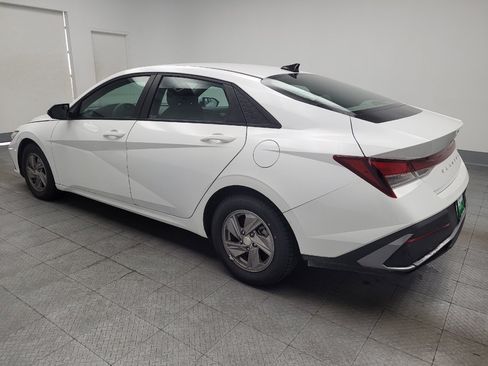 Used 2025 Hyundai Elantra SE FWD image 3