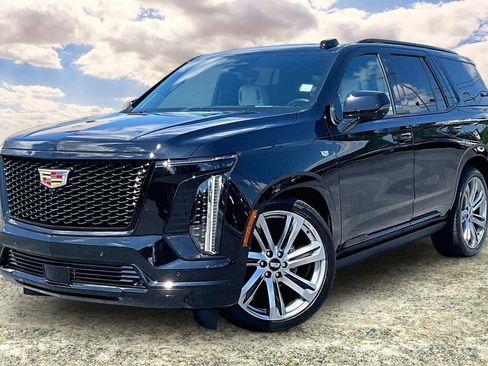 Used 2026 Cadillac Escalade Platinum Sport w/ LPO, Floor Liner Package AWD/4WD image 3
