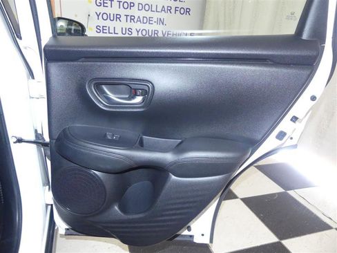 Used 2023 Honda HR-V LX image 23