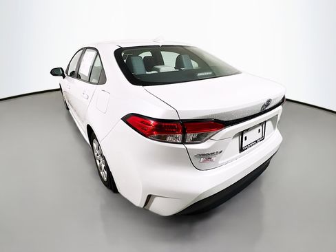 Used 2025 Toyota Corolla LE image 8
