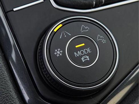 Used 2024 Volkswagen Tiguan SE R-Line image 16