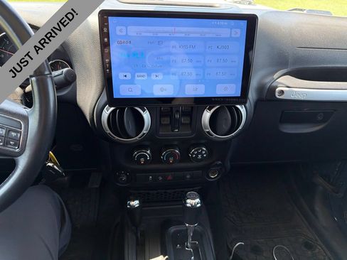 Used 2018 Jeep Wrangler Unlimited Rubicon AWD/4WD image 13