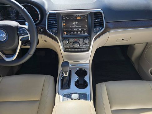 Used 2017 Jeep Grand Cherokee Limited AWD/4WD image 16