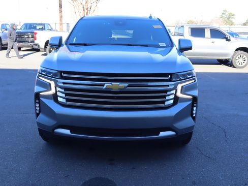 Used 2024 Chevrolet Suburban High Country w/ Advanced Technology Package image 3