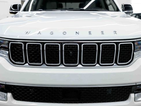 Used 2023 Jeep Wagoneer Series III w/ Premium Group I AWD/4WD image 16